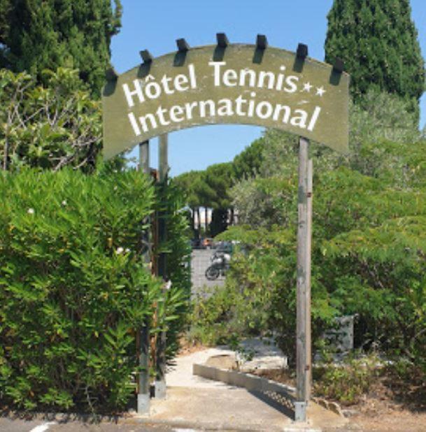 Hotel Tennis International Агд Екстер'єр фото